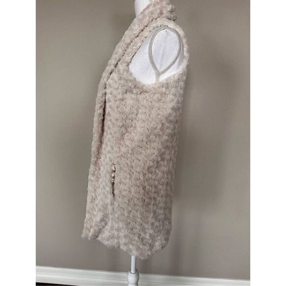 Altar’d State Plush Faux Fur vest - Picture 4 of 8
